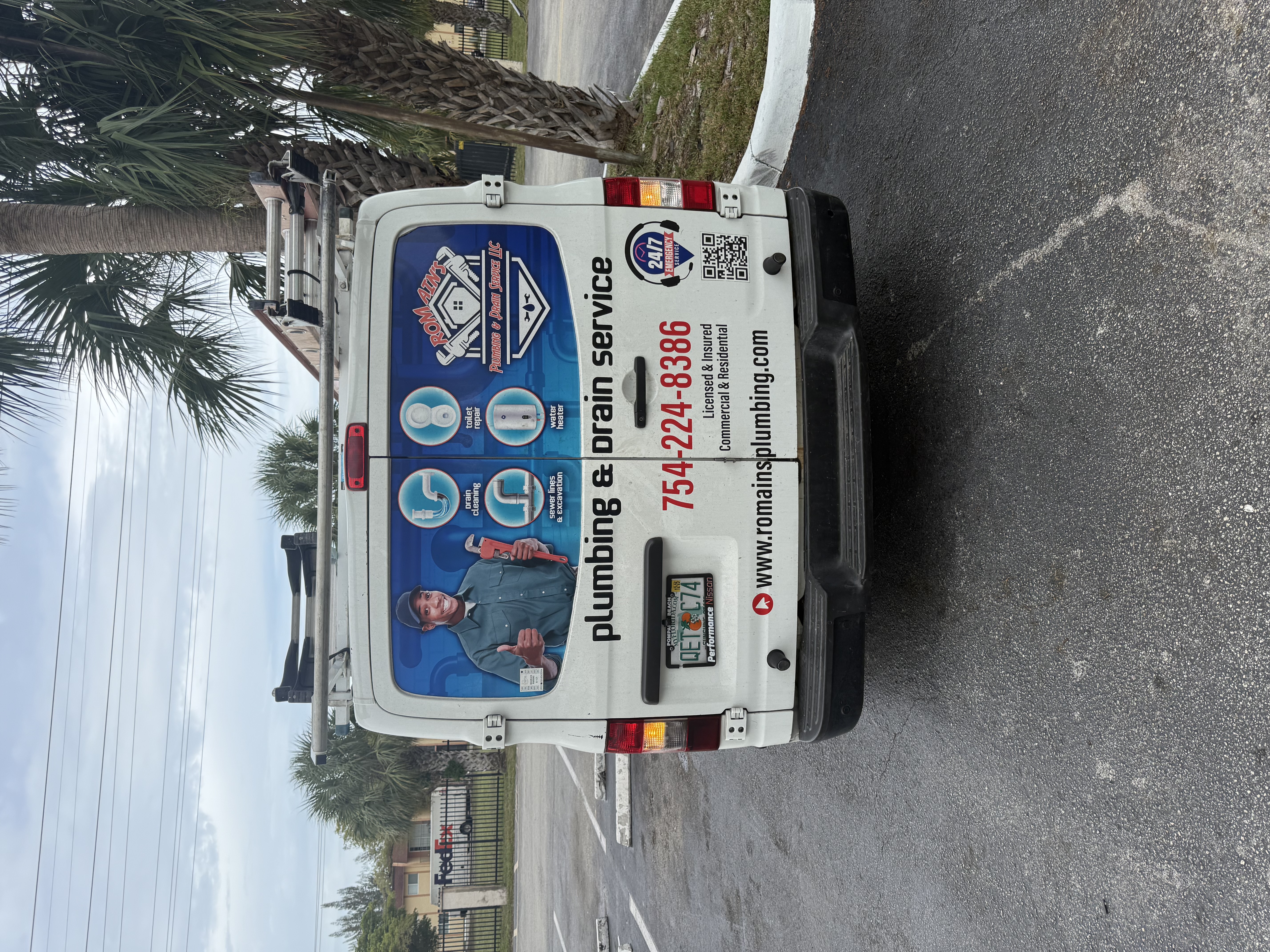 Licensed plumber providing professional plumbing service in South Florida