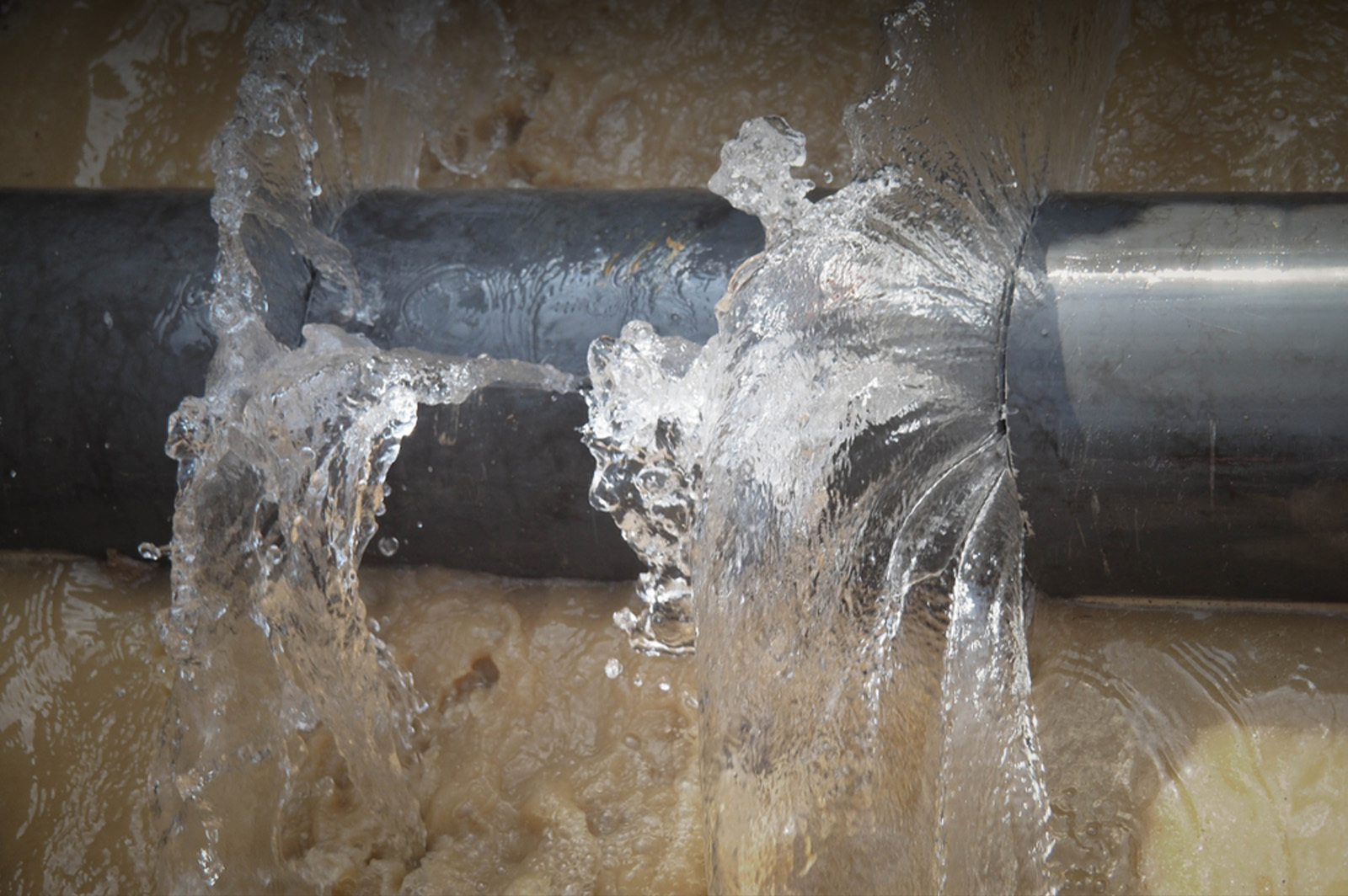 Broken plumbing pipe repair in South Florida